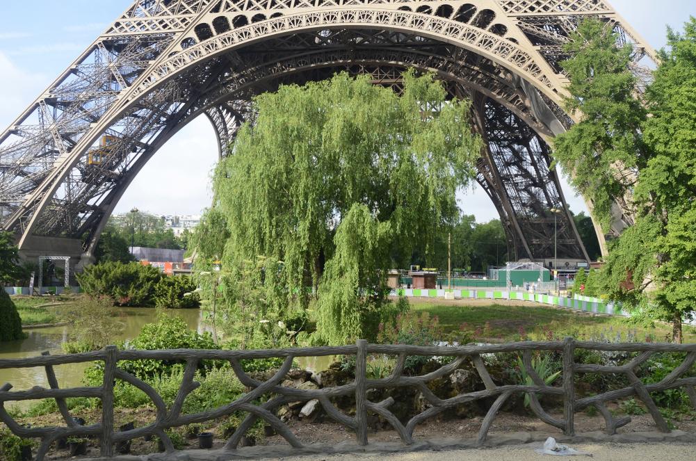 Vista de los jardines de la Torre Eiffel